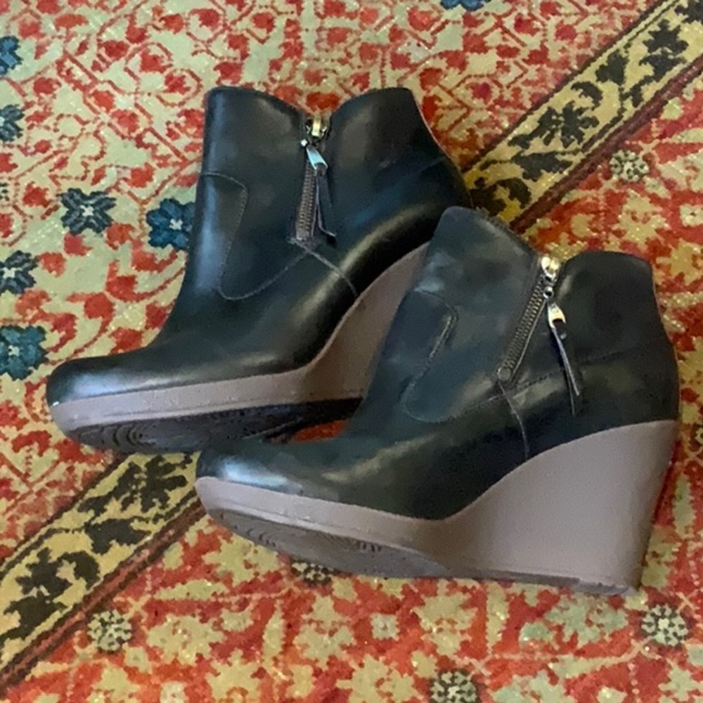 Ugg Meredith booties 8.5